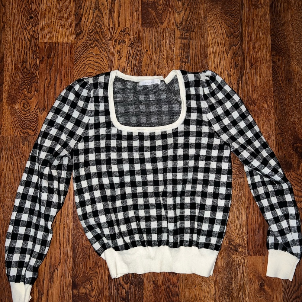 Square neck sweater
